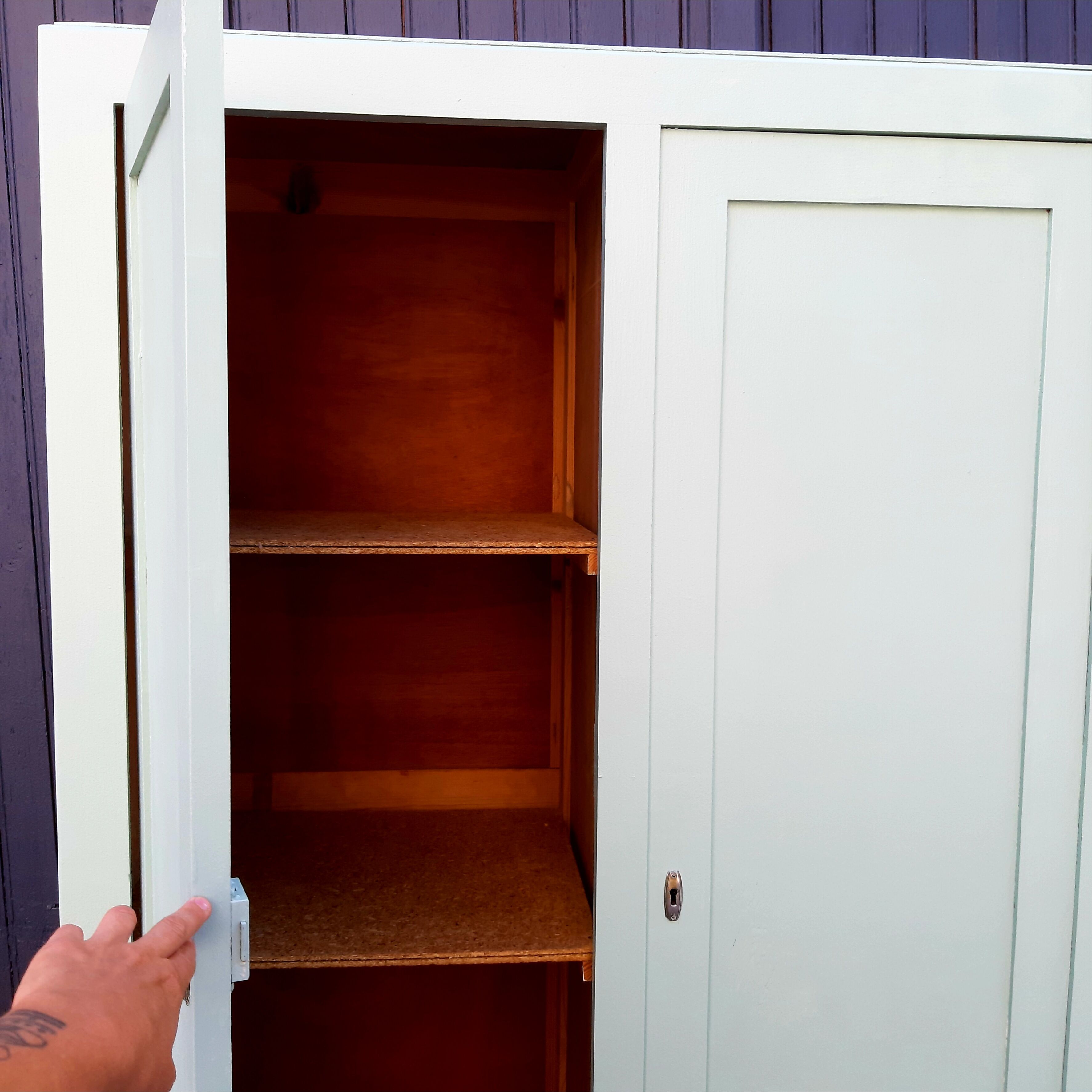 Wardrobe & wardrobe compass feet