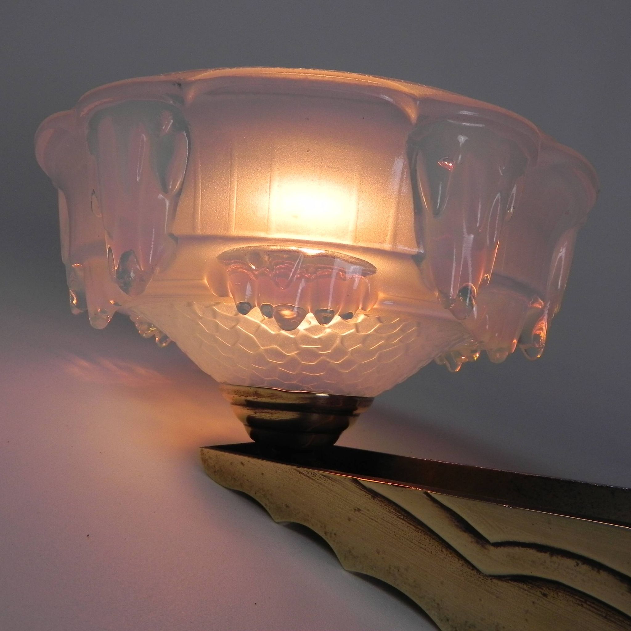 Applique Art Déco en verre opalescent, années 30