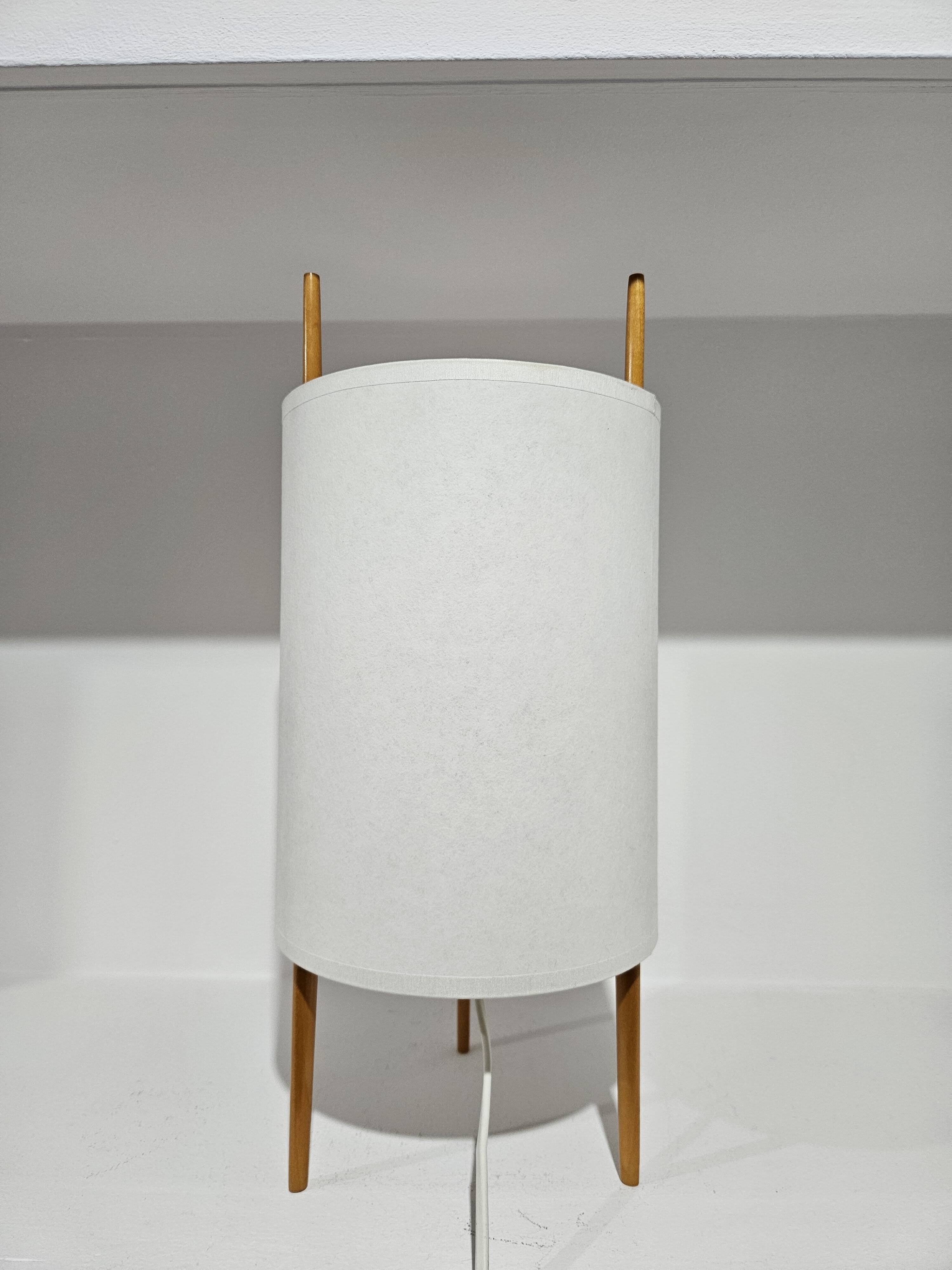 Cylindrical desk lamp "No 9", Isamu Noguchi, Knoll, 1940s.