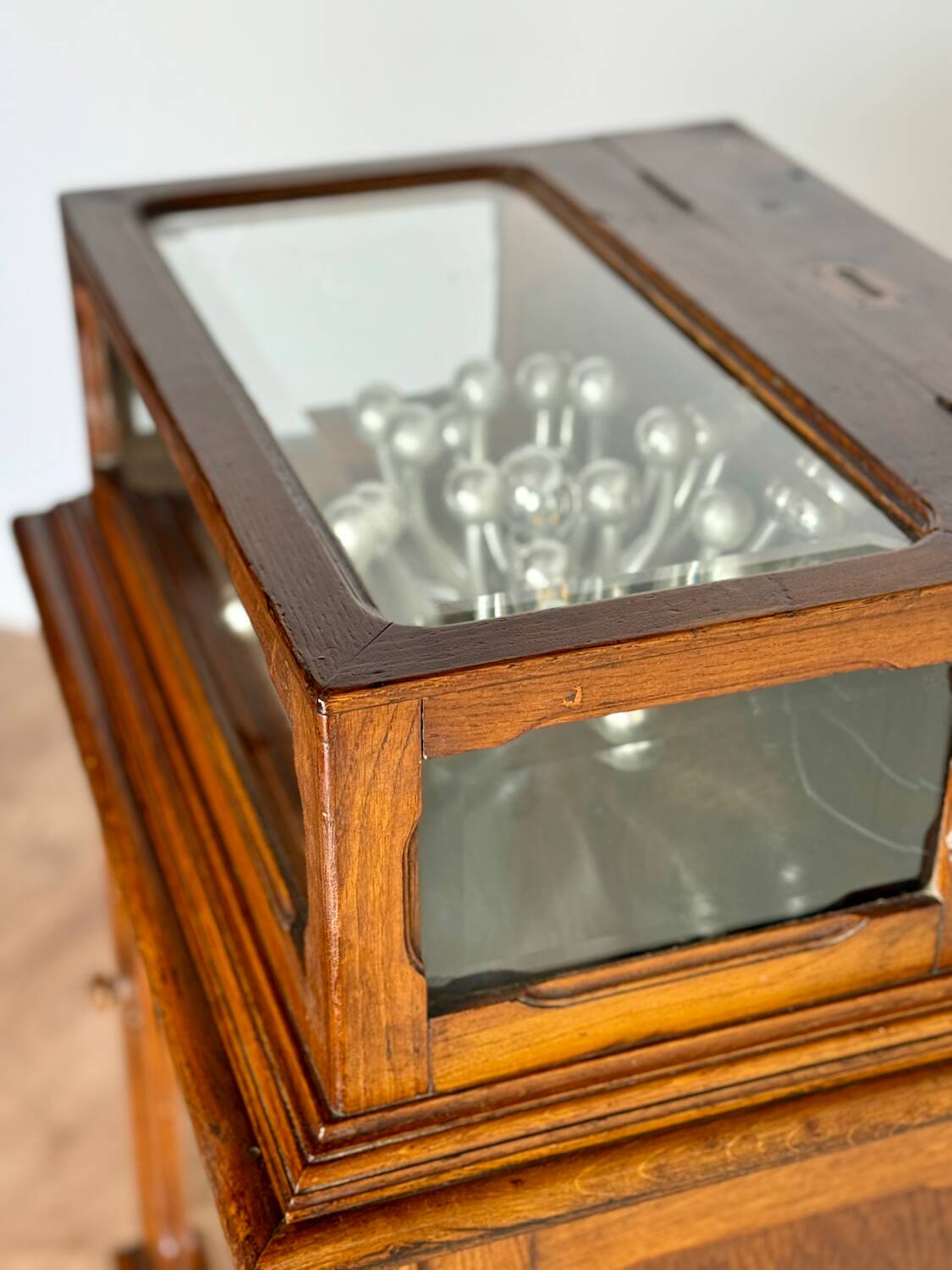 Elegant and vintage display cabinet