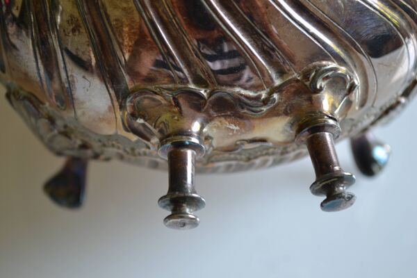 théière ou samovar art nouveau en métal argenté orfèvre Victor Saglier