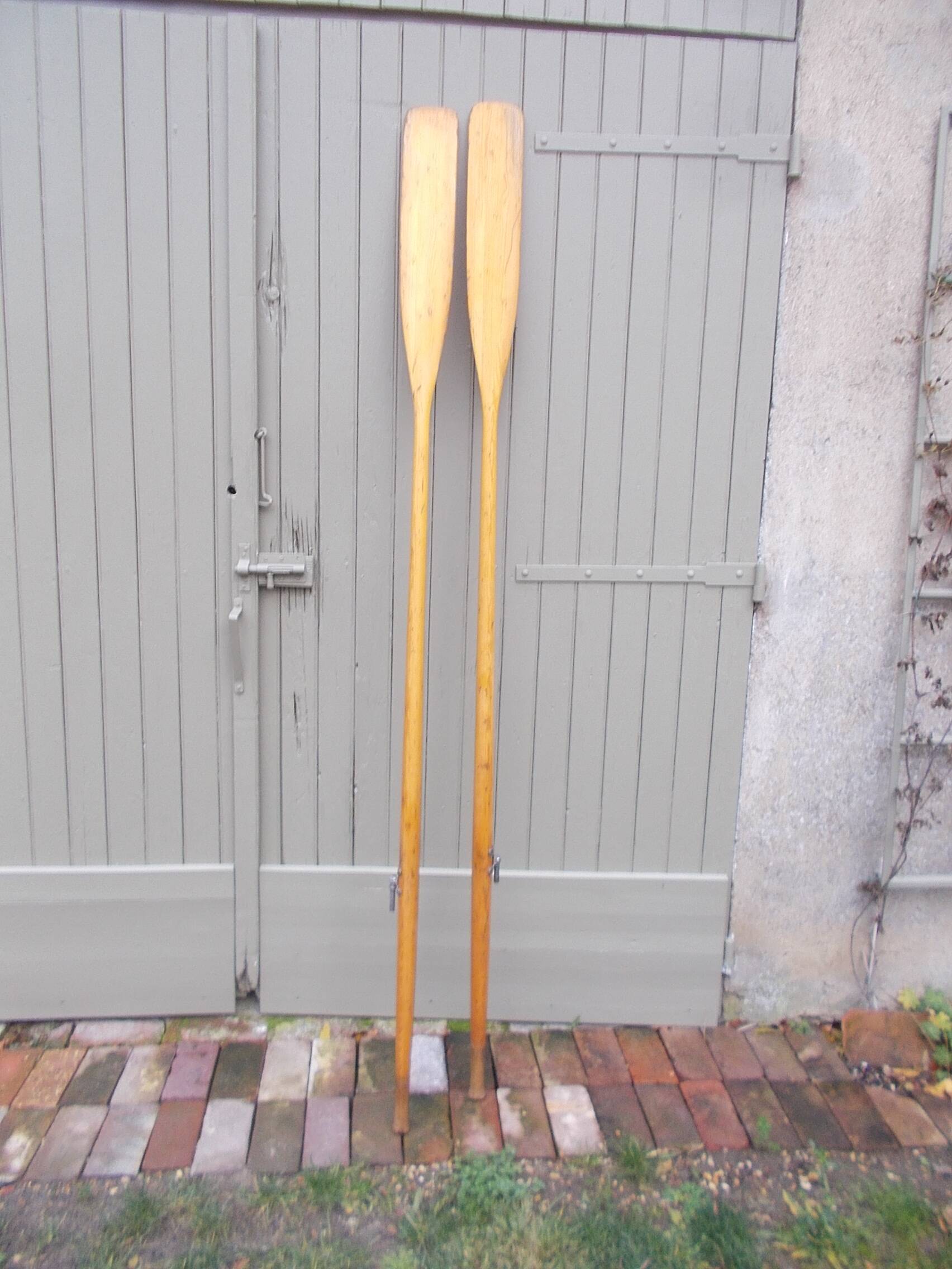 Pair of vintage oars