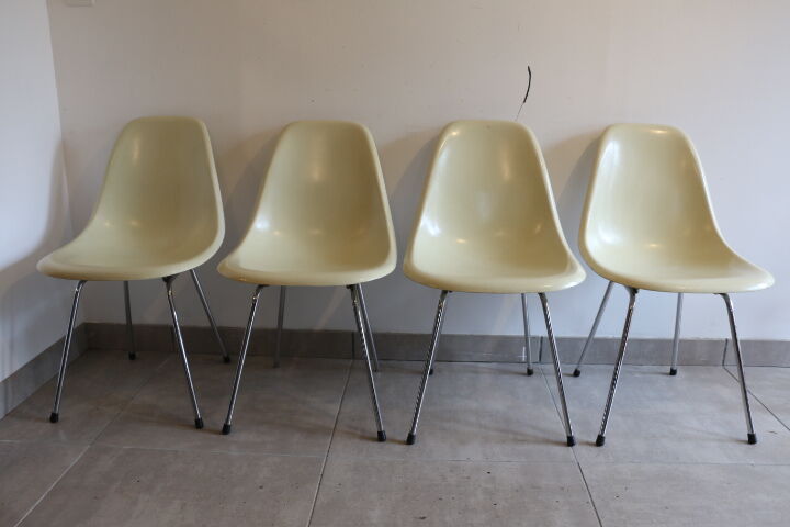 4 Herman Miller cream Eames shell chairs