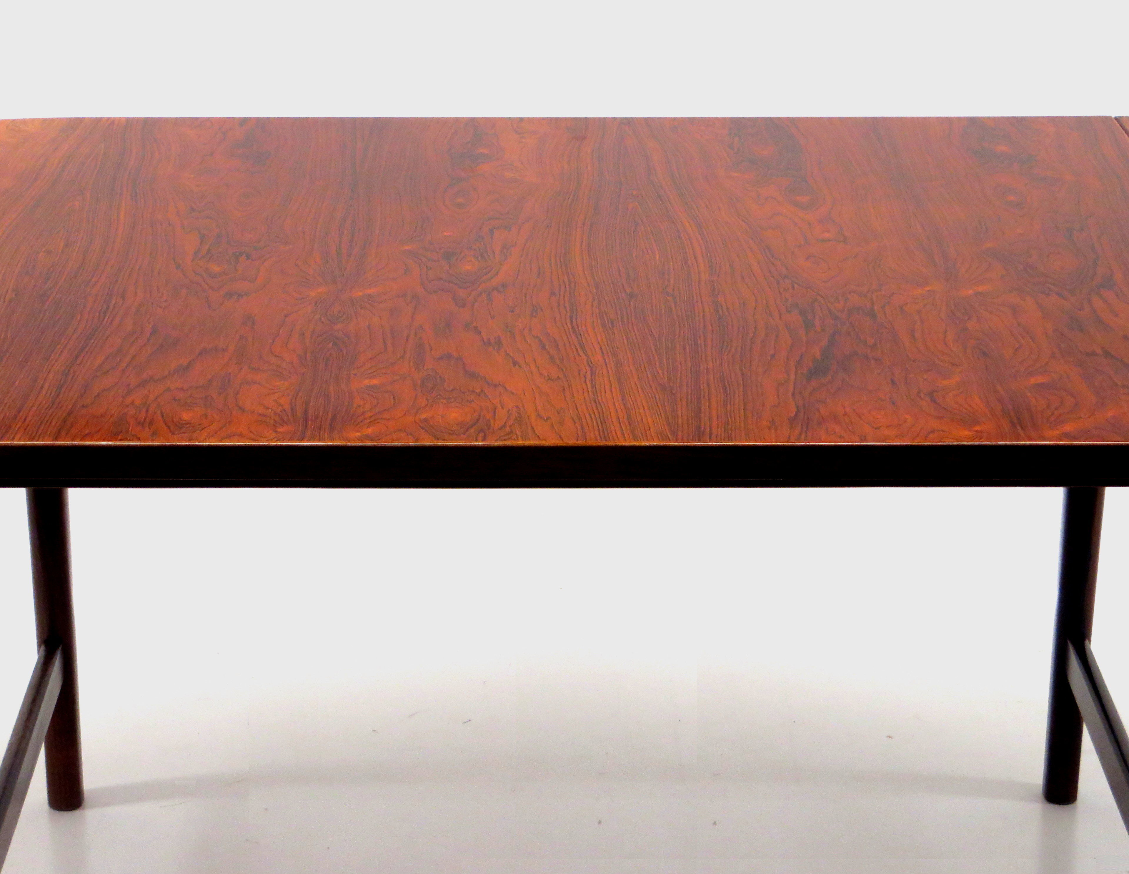 Oval extendable drop-leaf dining table, conference table made of high quality brazilian rio rosewood