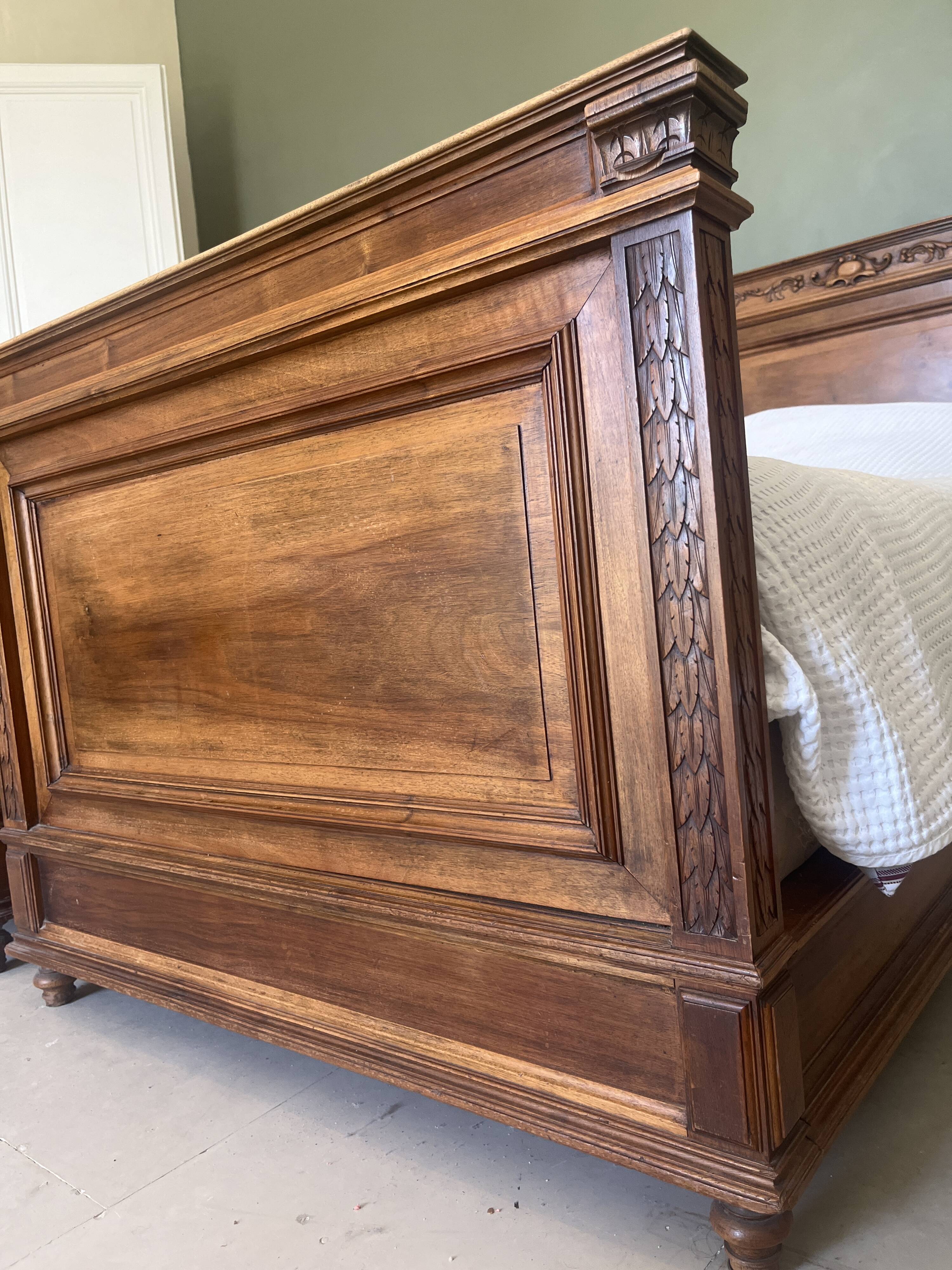 Pair of antique solid wood beds - 1900 style / Country chic