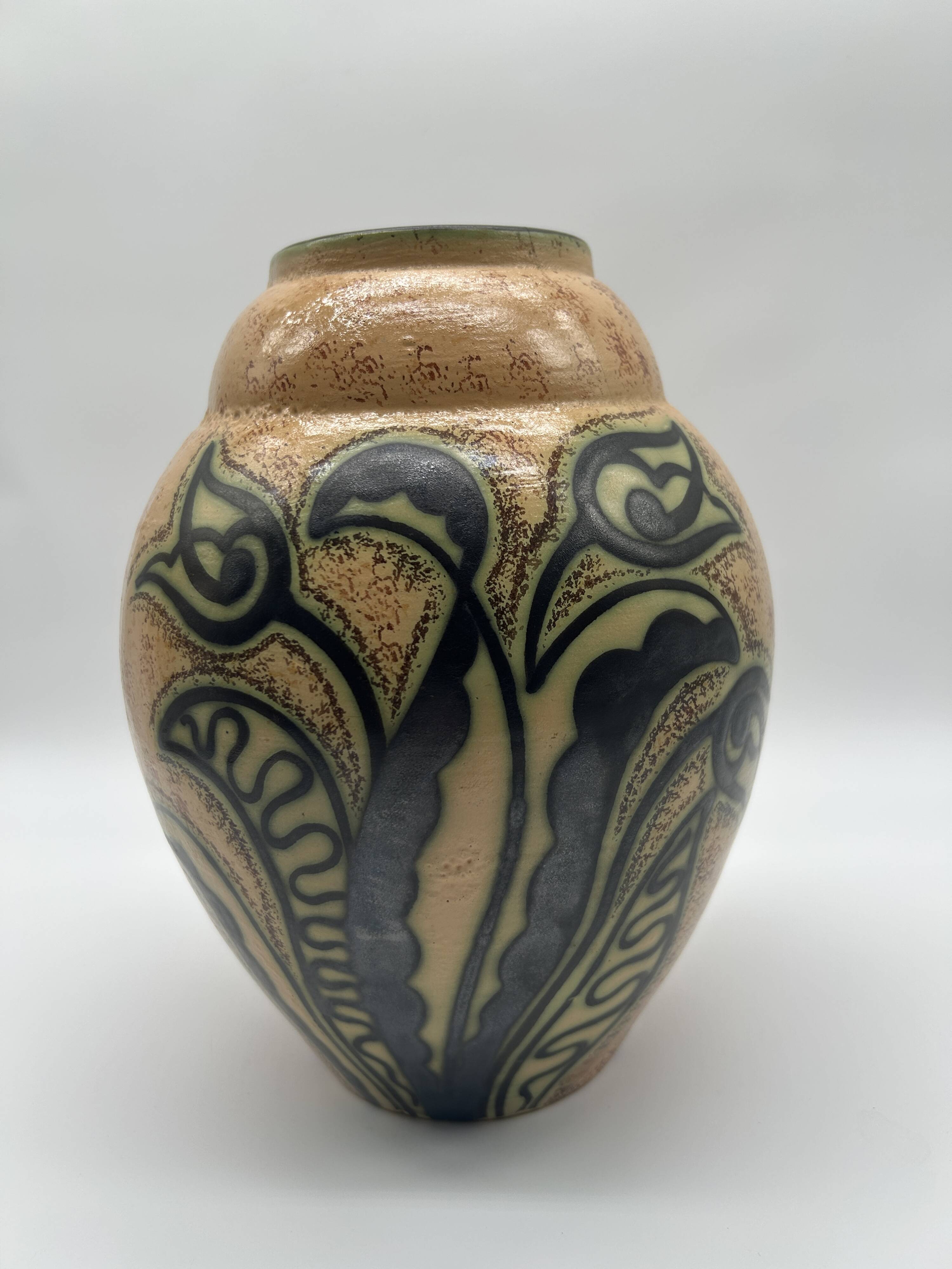 Art Deco vase attributed to Louis Randour for Saint-Ghislain.