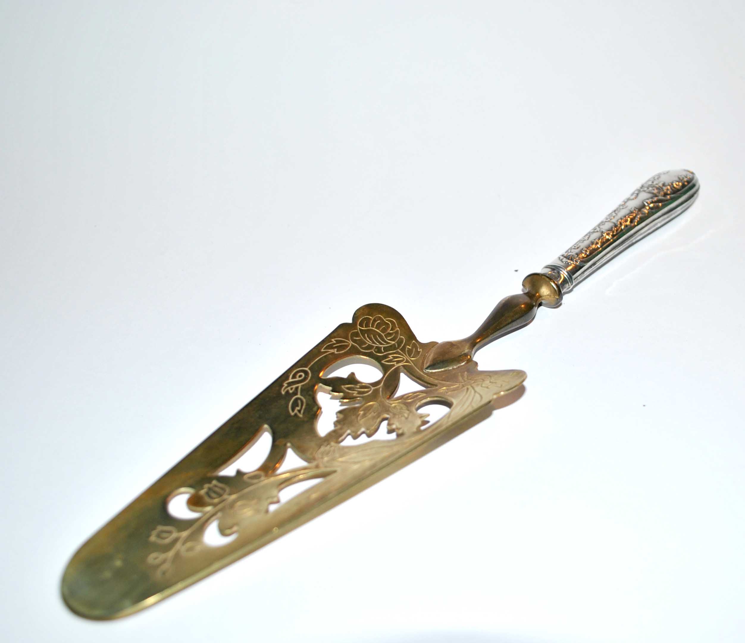Antique pie shovel in filled silver and gilded metal engraved 1900