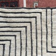 Handmade traditional Berber rug size 250/350 cm