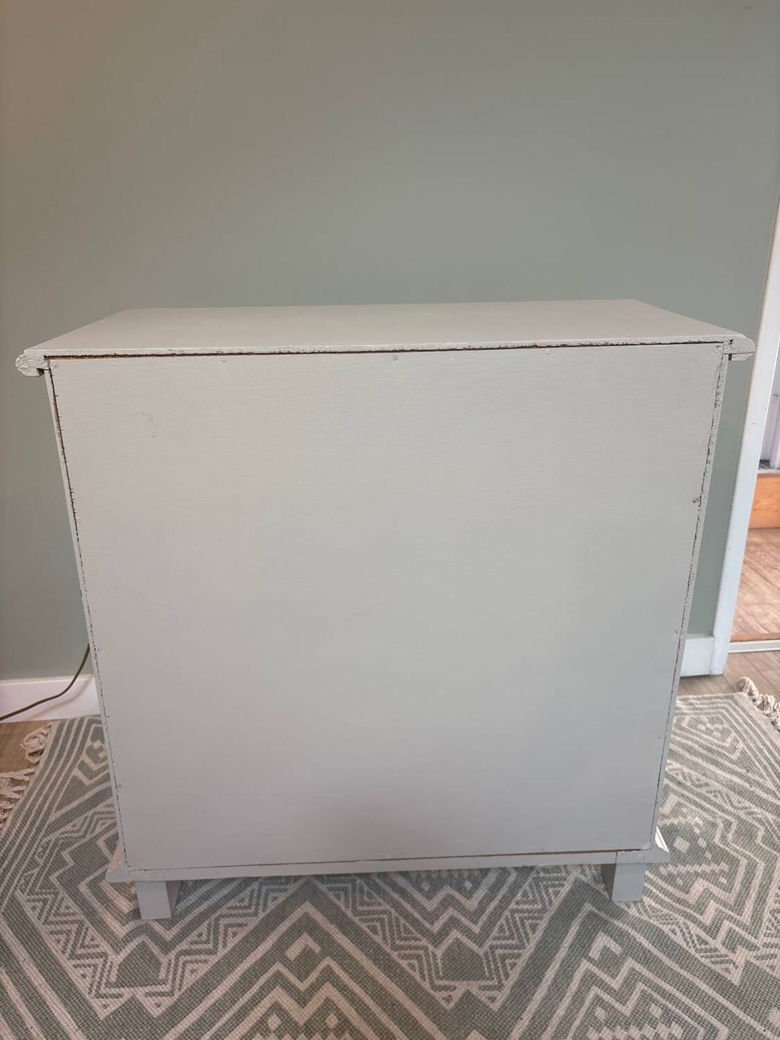Chest of drawers