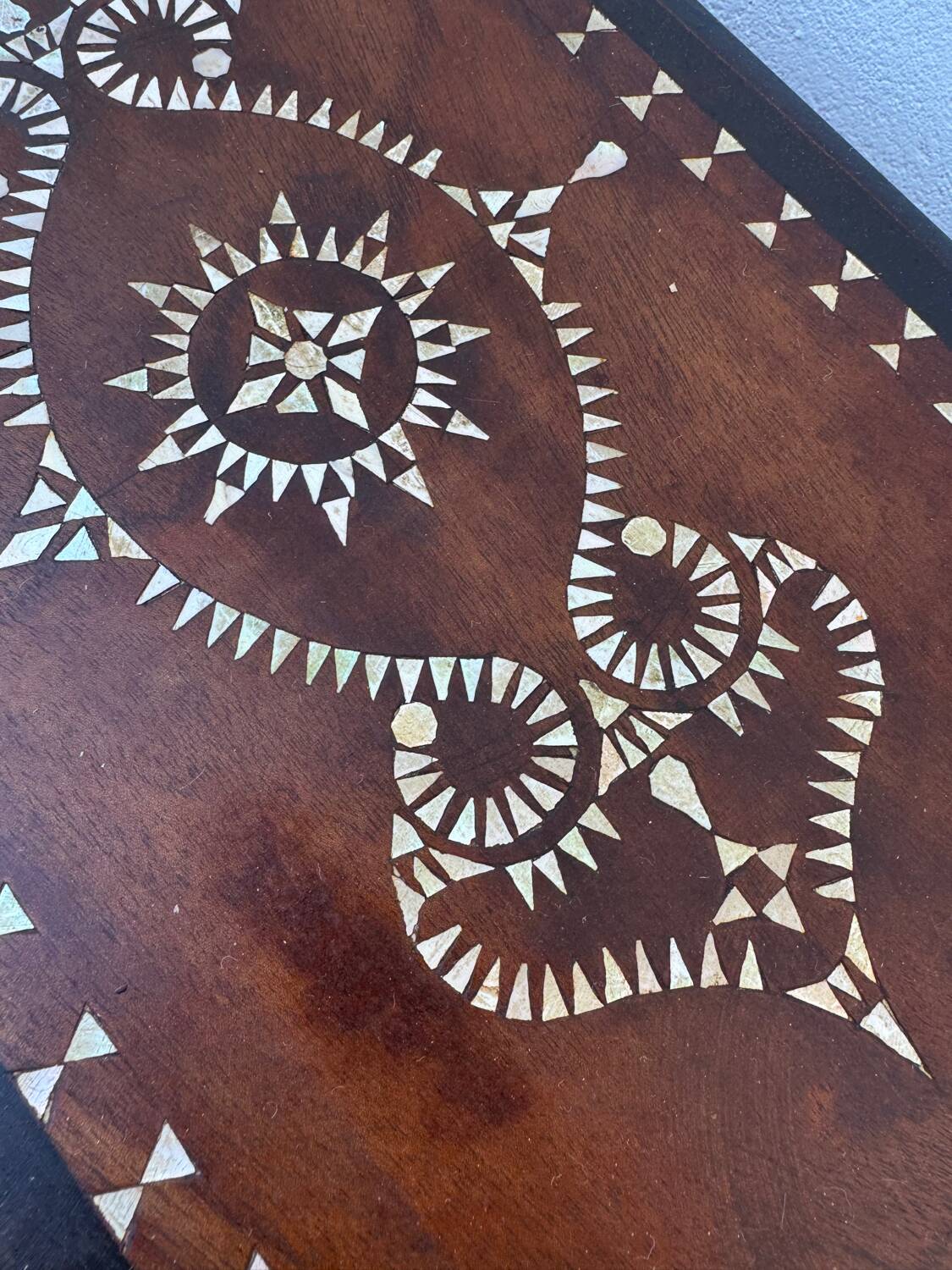 Coffre oriental marqueterie nacre ancien