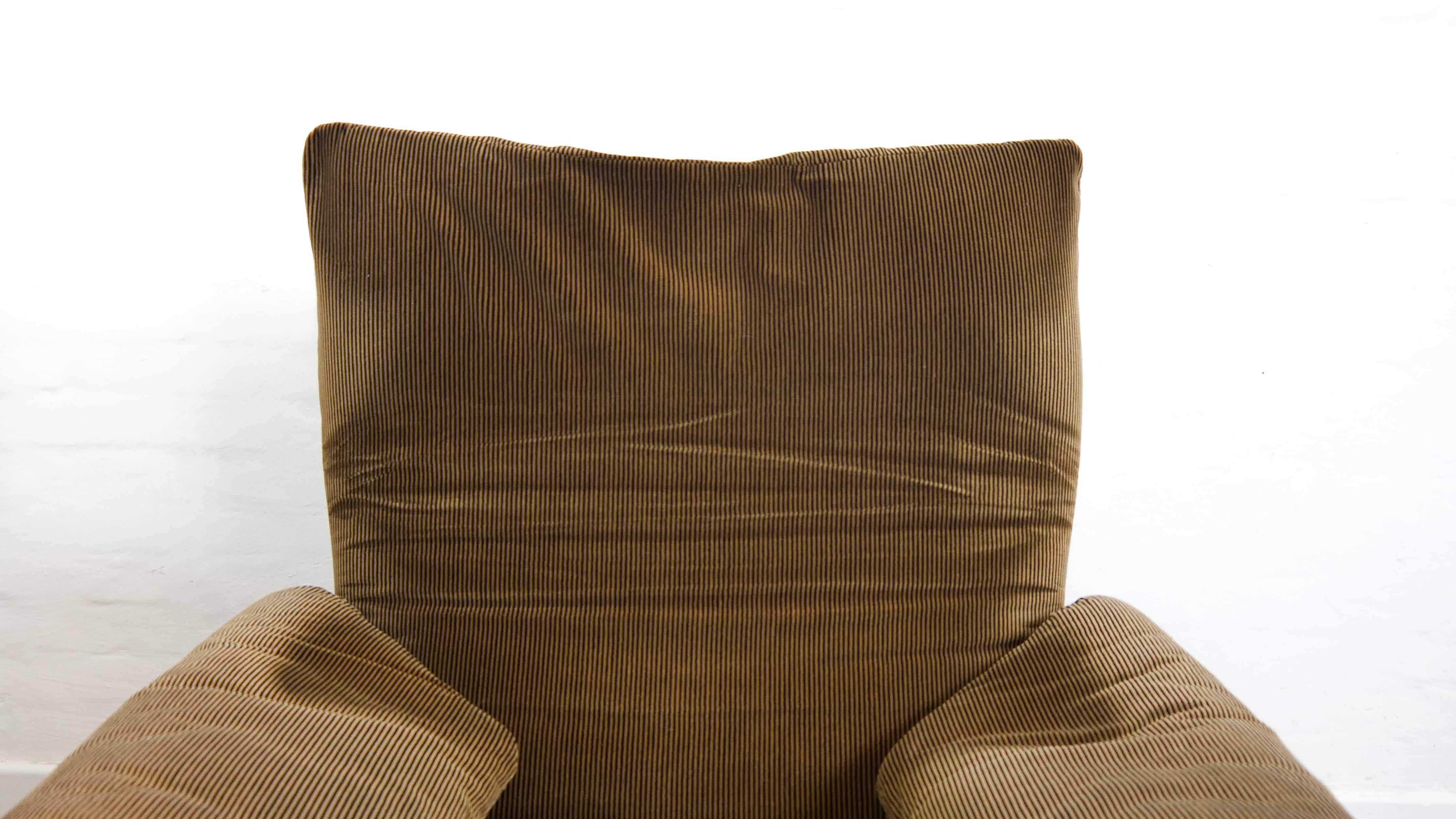Pair of Maralunga Lounge Chairs by Vico Magistretti for Cassina, Italy