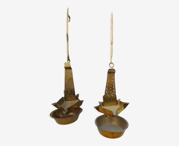 2 anciennes lampes à huile en laiton calel caleil cracet