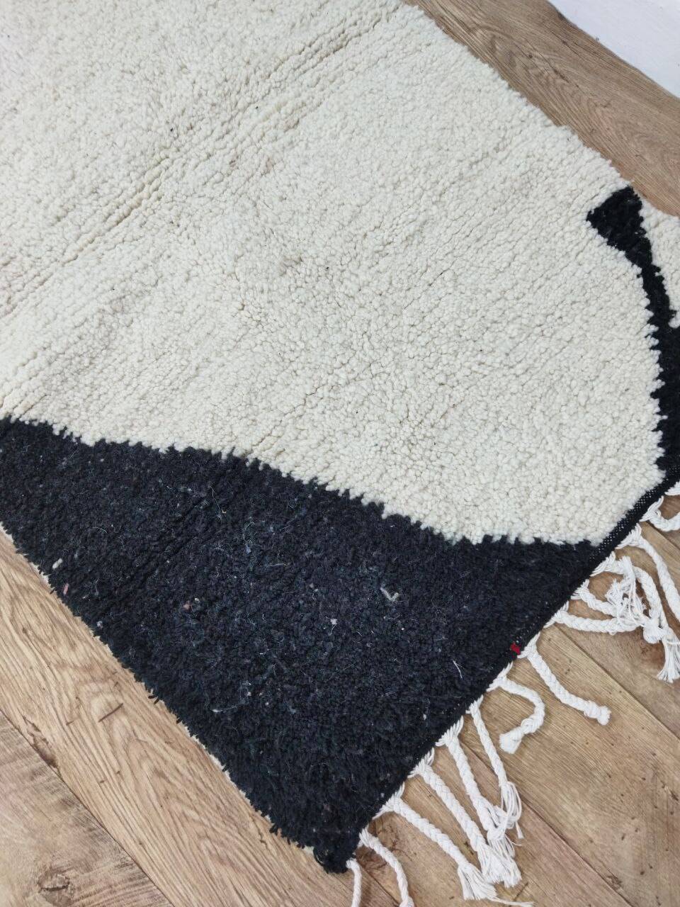 Tapis Berbère Marocain Artisanal 143 X 88 CM