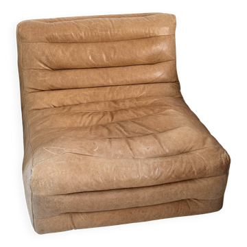 Chauffeuse lounge vintage en cuir camel patiné, années 70, esprit Togo