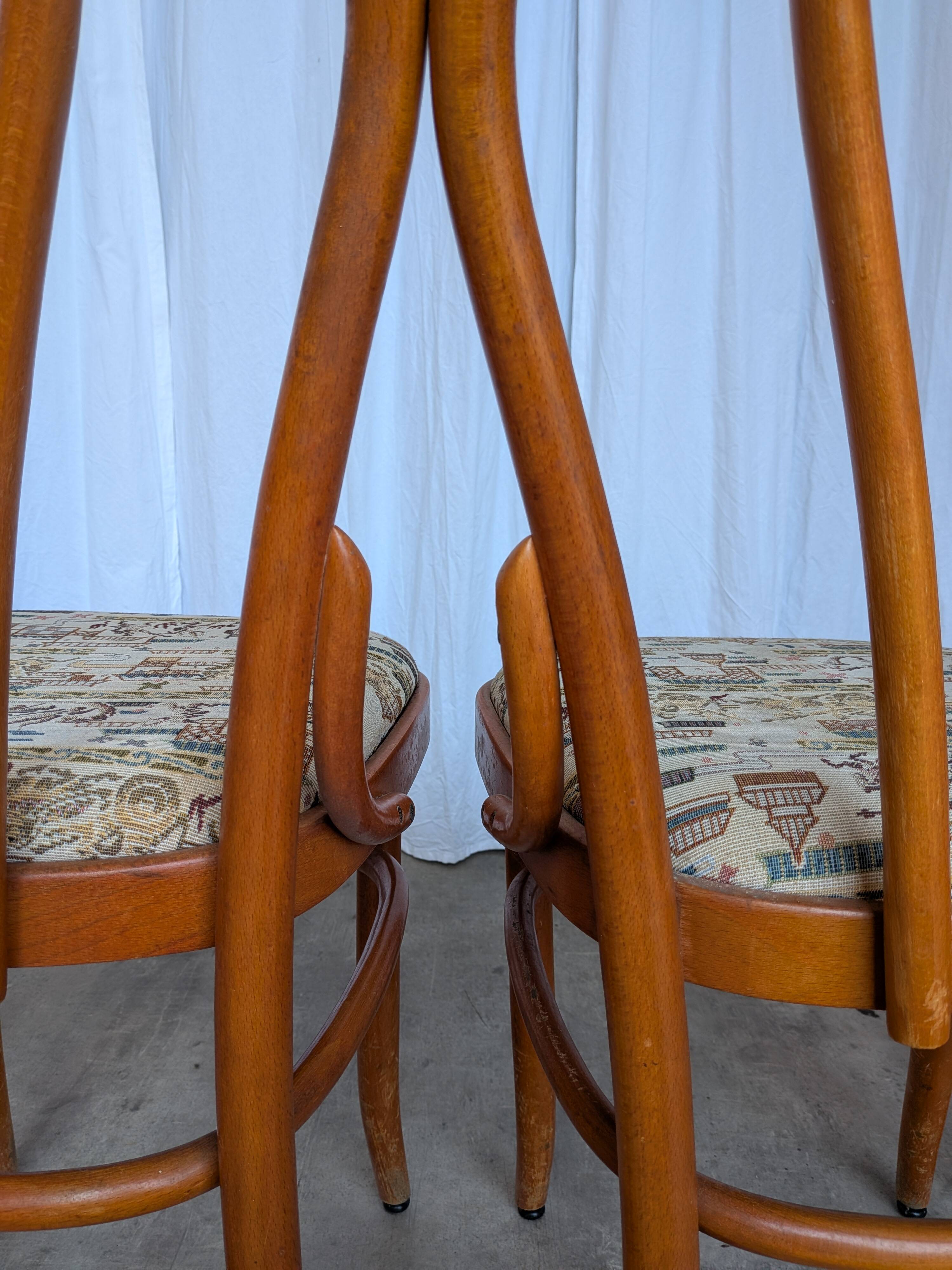 Ensemble de 6 chaises de salle à manger Thonet en bois courbé avec assise en tissu / Années 1970 Mid-Century Bistr