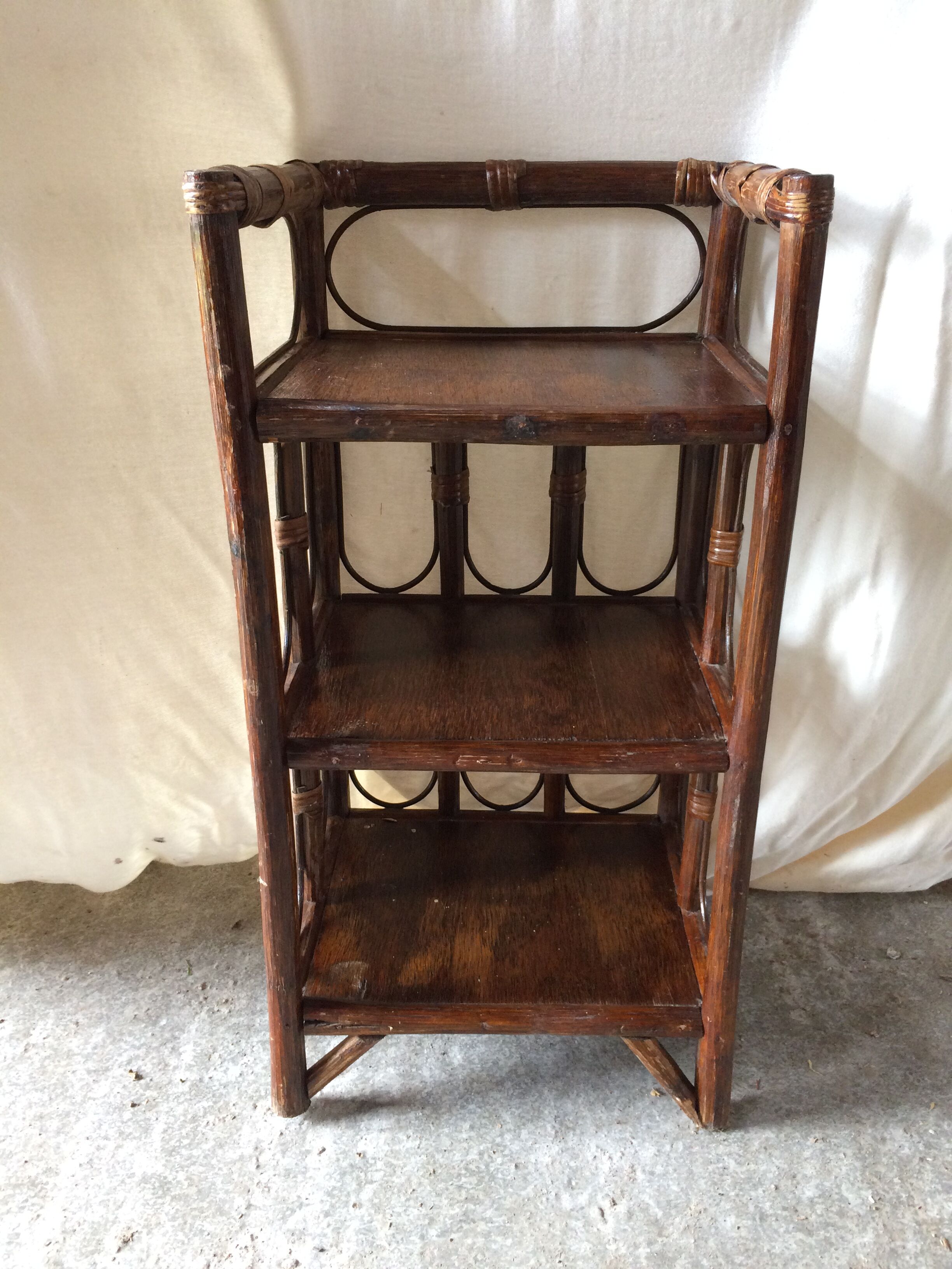Old Sellette Tablet 3 Vintage Rotin Shelves