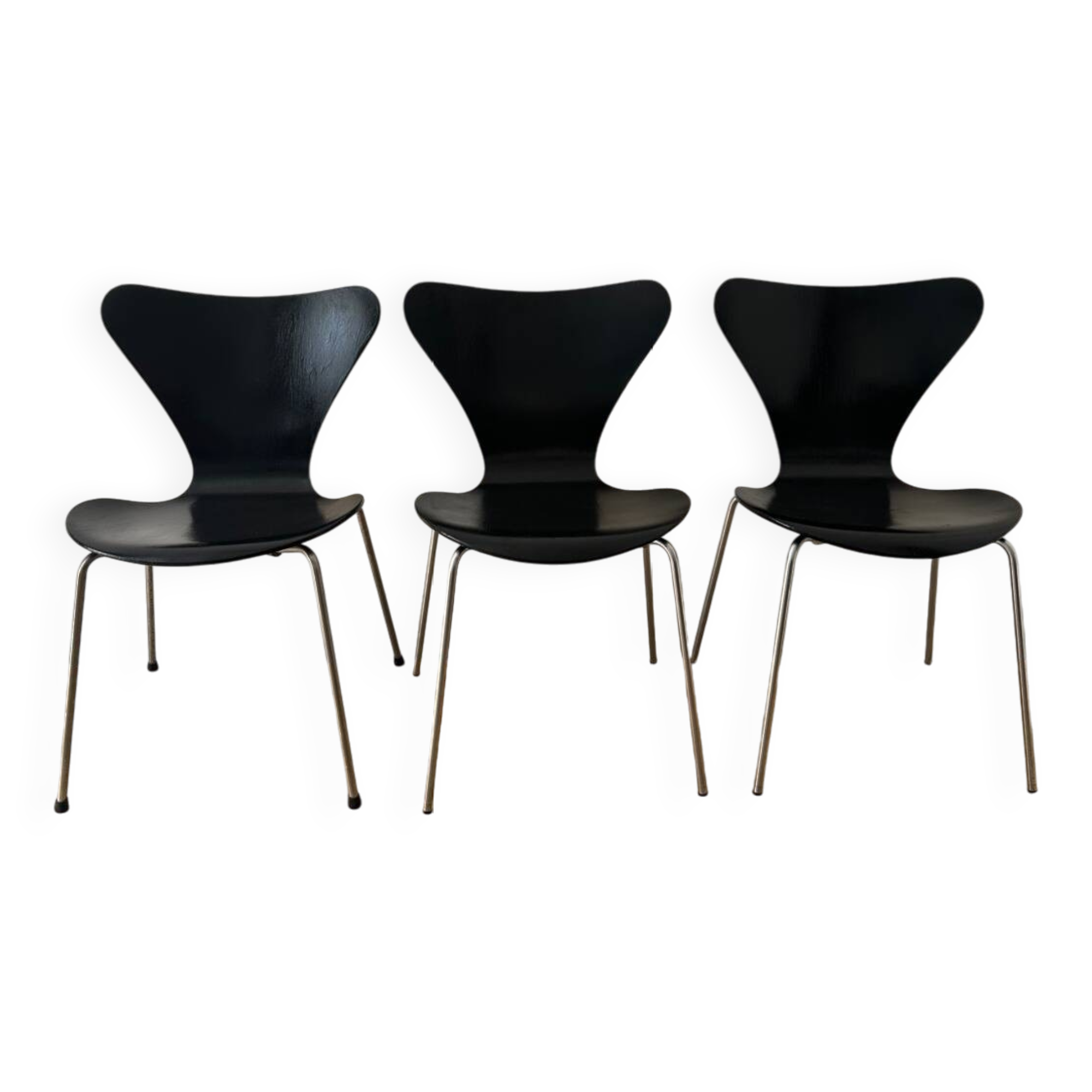 3 Arne Jacobsen Series 7 chairs