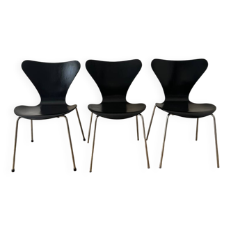 3 chaises Arne Jacobsen série 7
