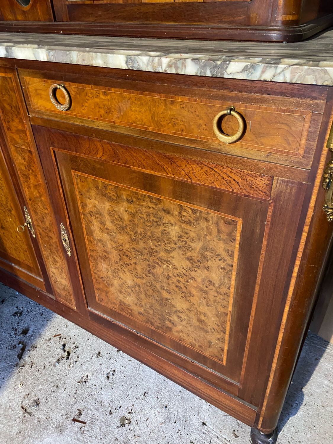 Buffet a vitrine style louis  XVI des annees 20