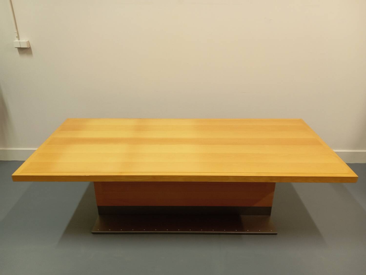 Large Chi Wing Lo designer table for Giorgetti Italy