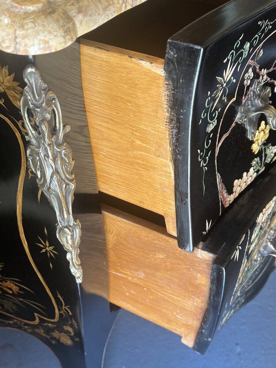 Curved lacquered wooden chest of drawers with Chinese decoration – 20th century (circa 1950-1960)