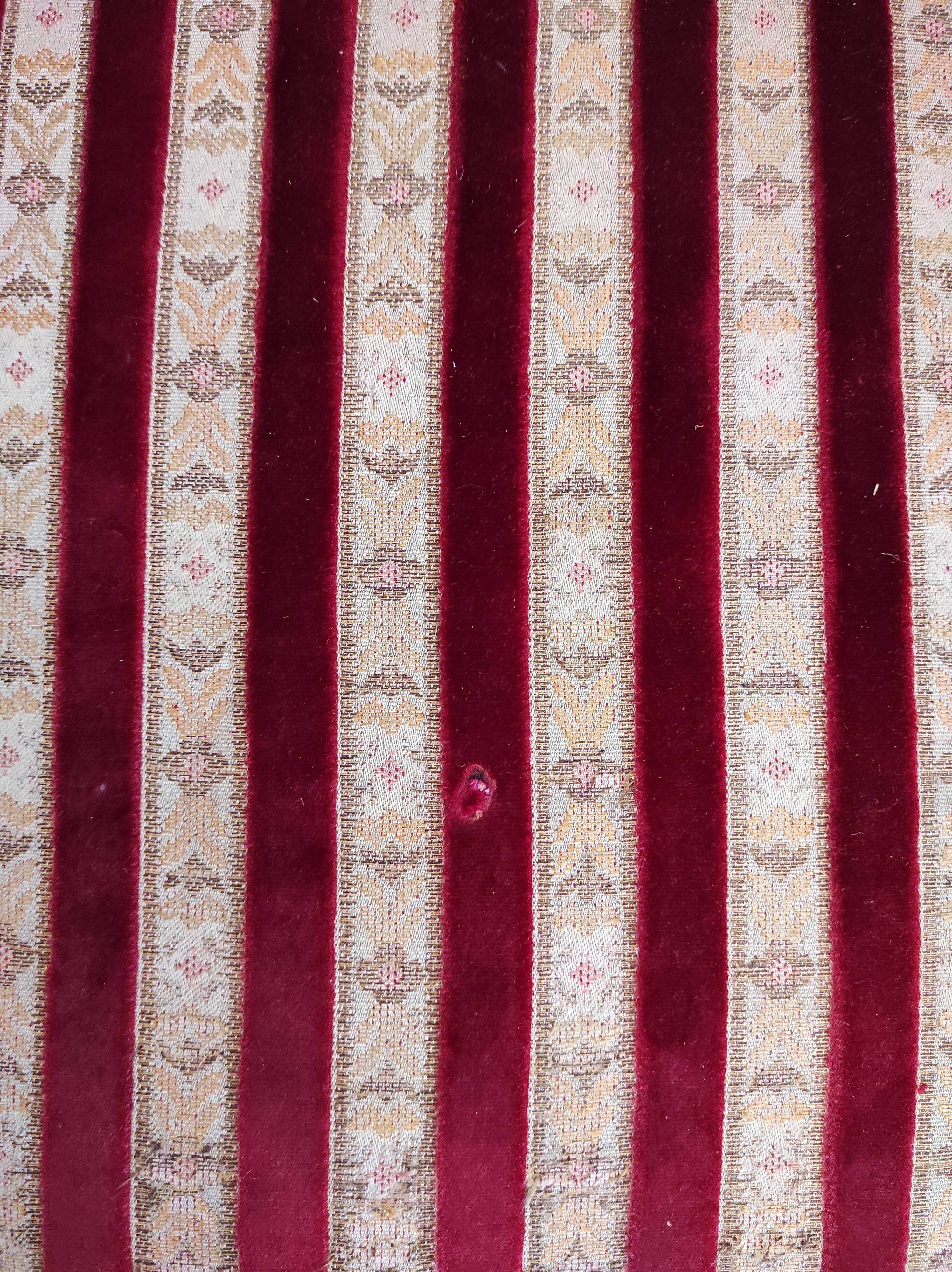 Salon Napoléon III in Jacquard-patterned velvet and trimnests
