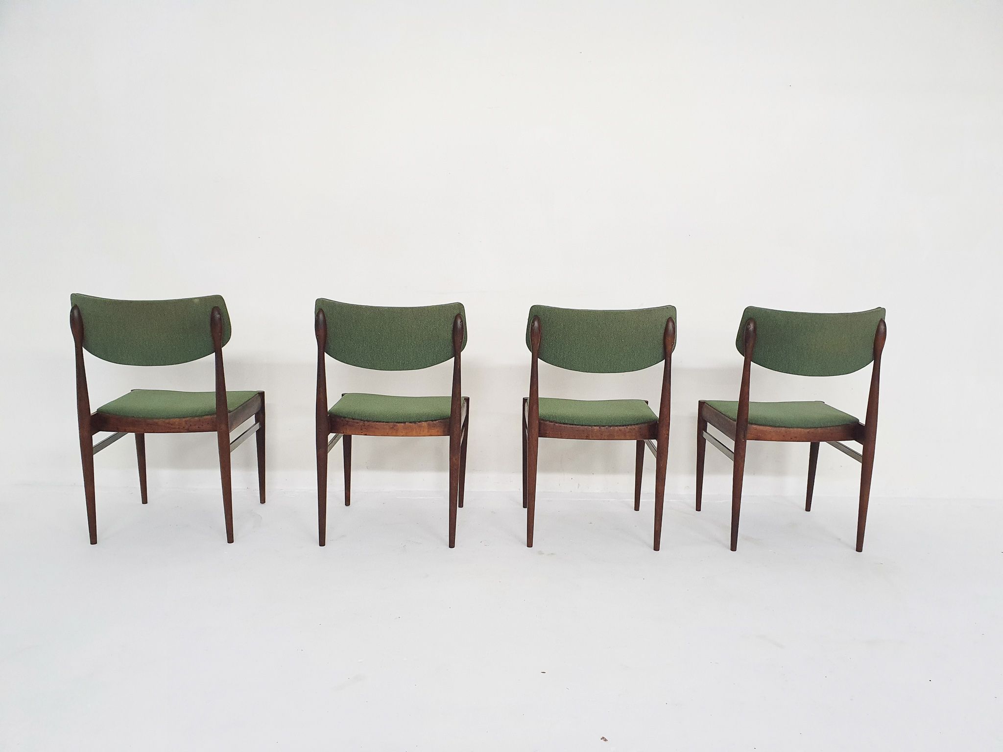 Ensemble de quatre chaises de salle à manger AWA en palissandre, Pays-Bas des années 1960