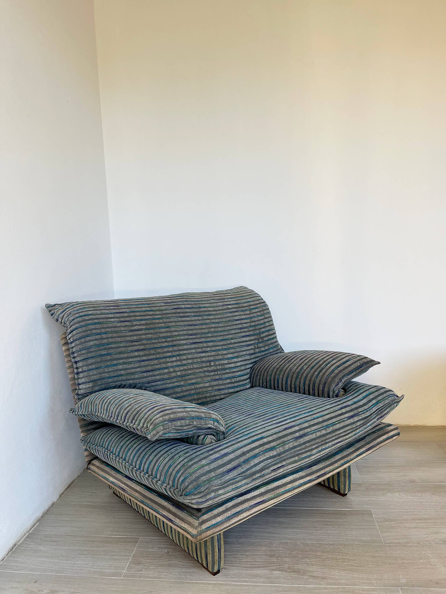 Fauteuil Grand Post Moderne des années 1980