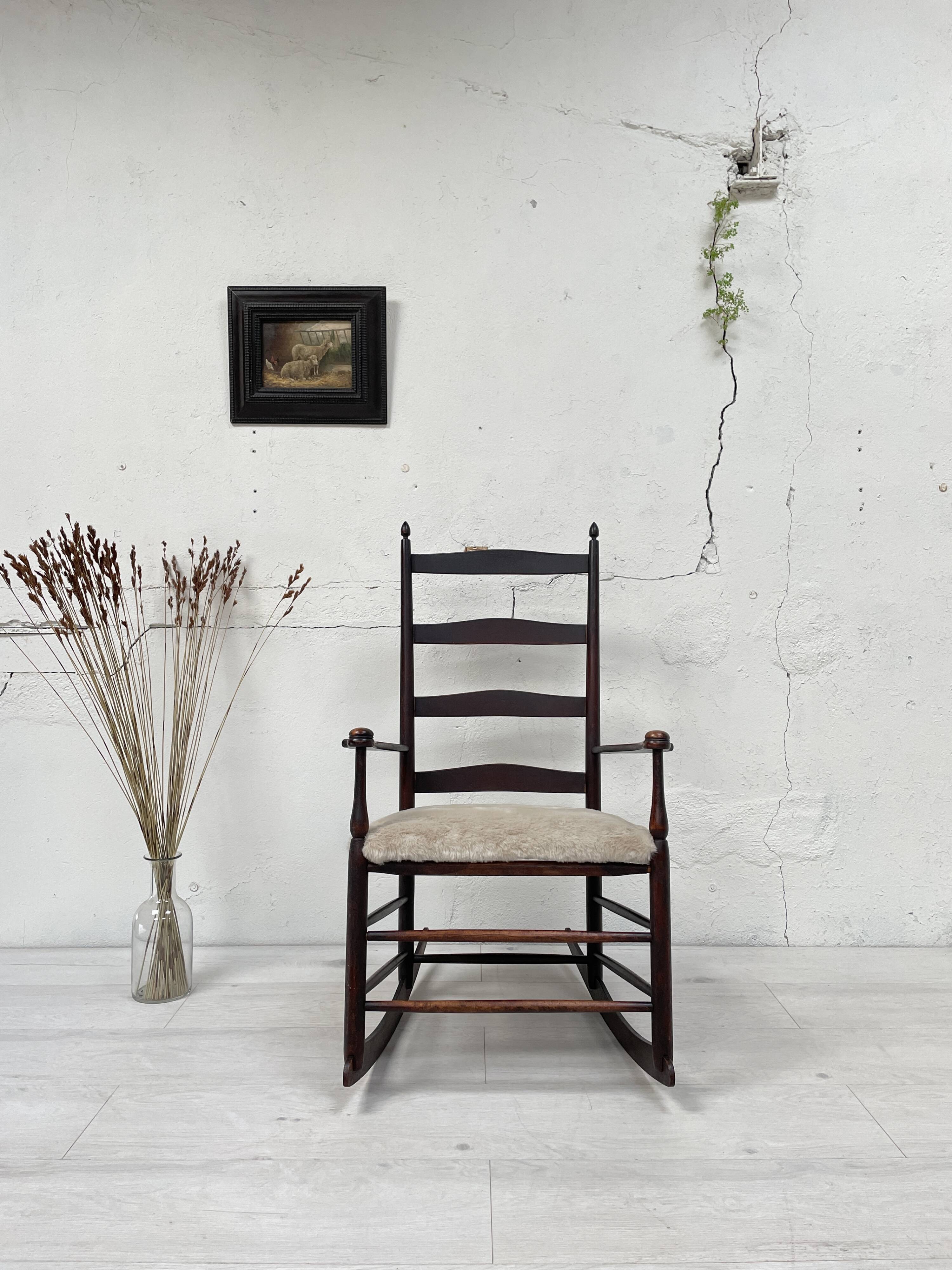 Rocking chair shaker