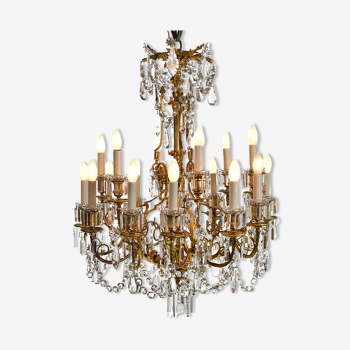 Baccarat chandelier with grapevines