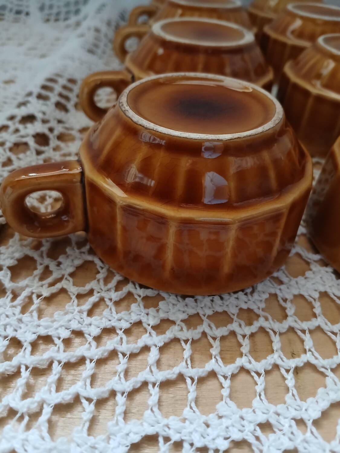 12 tasses à café anciennes avec soucoupes