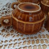 12 tasses à café anciennes avec soucoupes