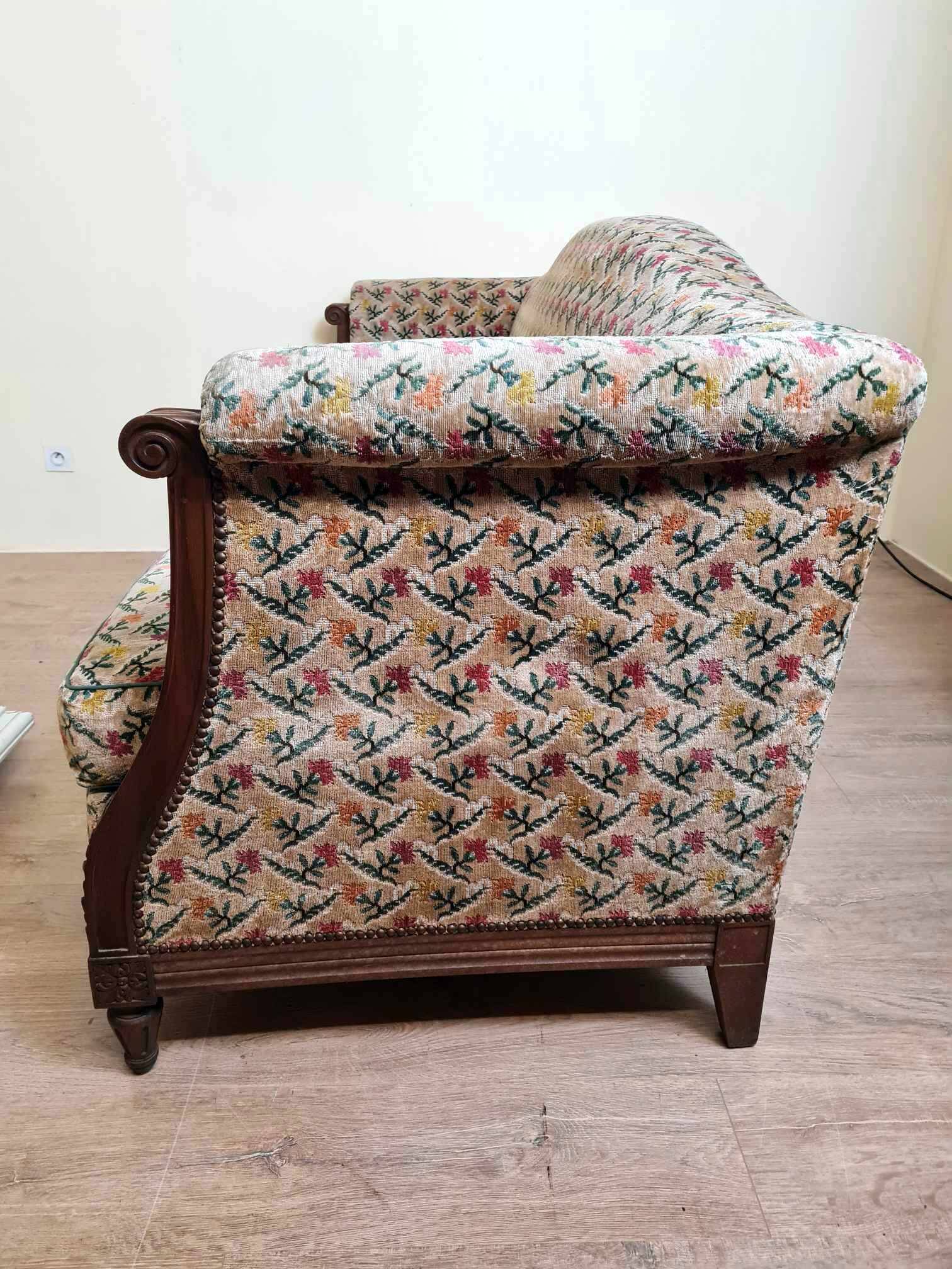 banquette de style Louis XVI vers 1900 tapisserie façon velours de gênes a décors floral