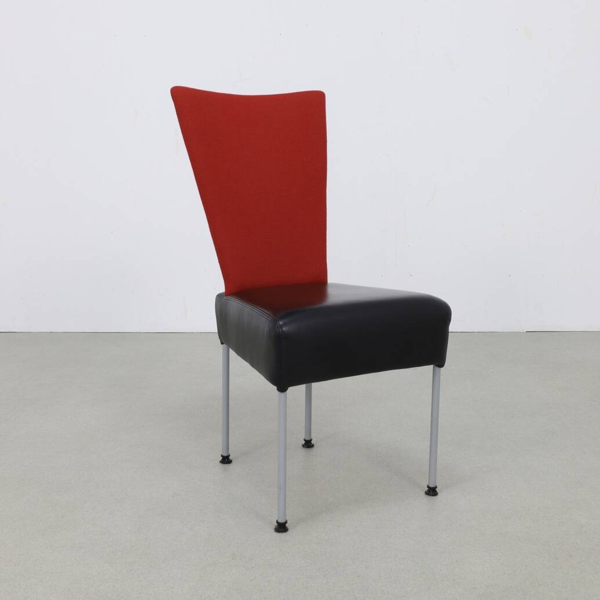 Ensemble de 4 chaises de salle à manger postmodernes bicolores, années 1980