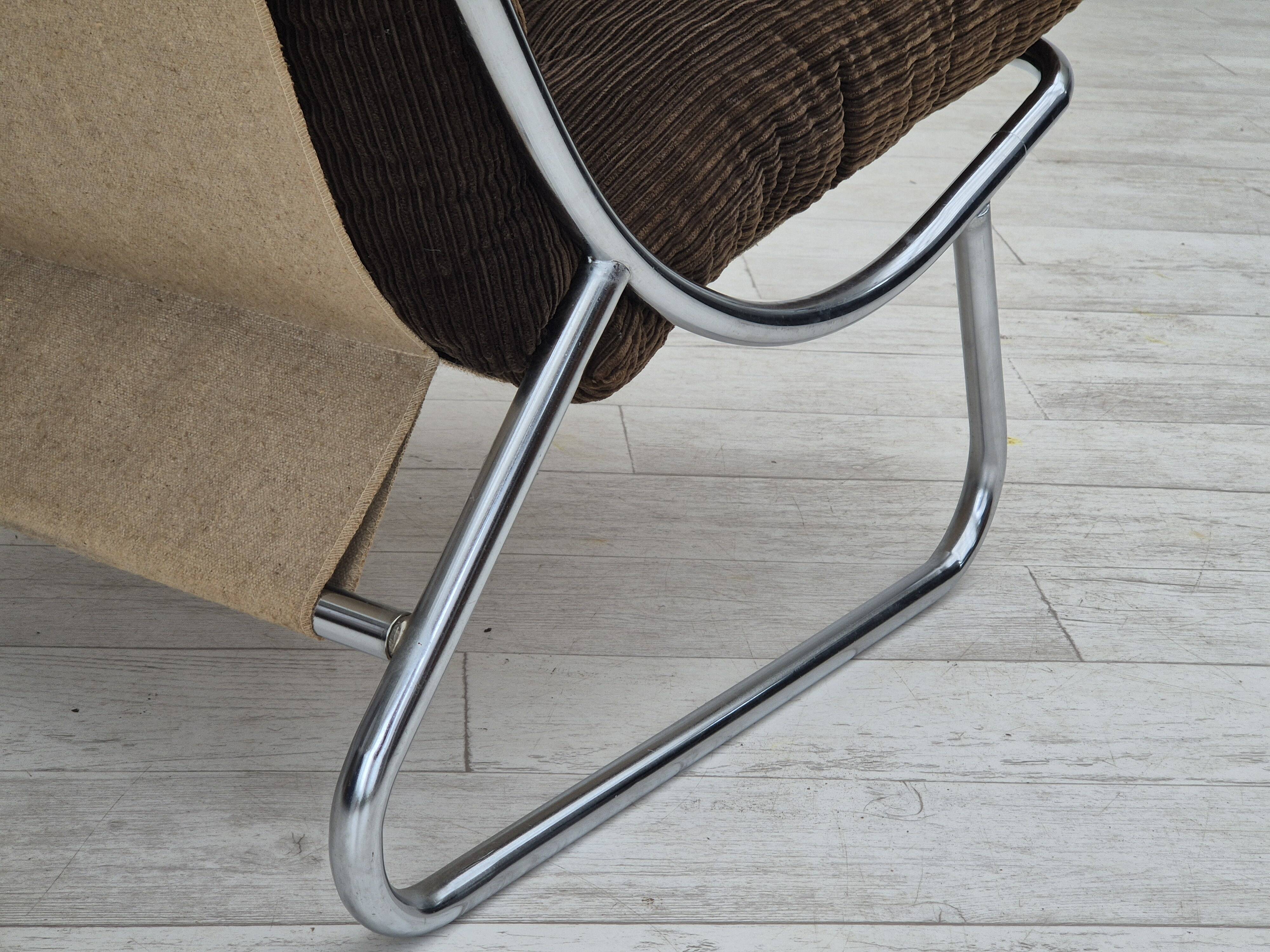 1970s, British design by Peter Hoyte, "Sling" lounge chair, corduroy, original condition.