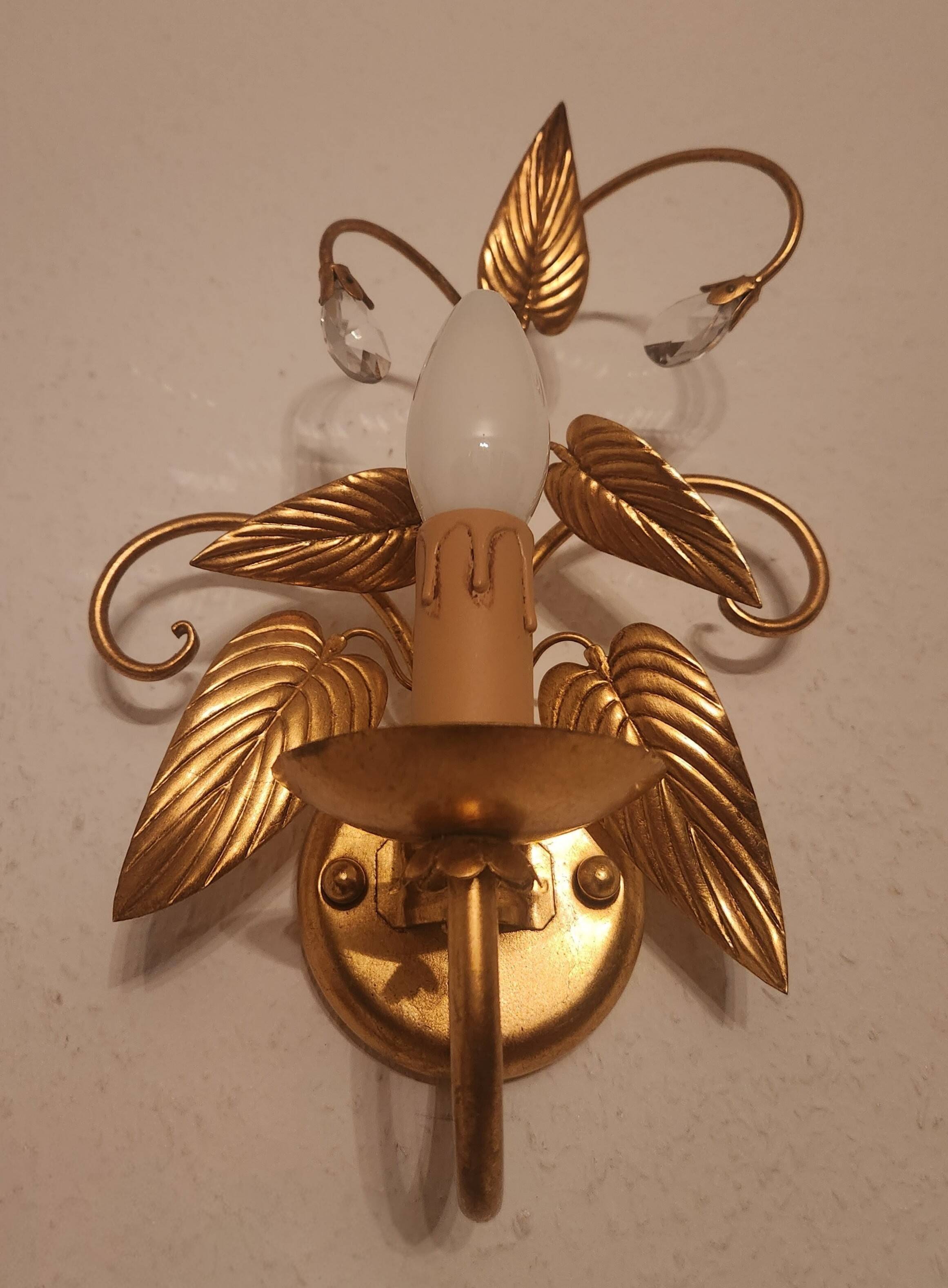 Shabby Wandlampe vergoldet Blattgold Kristallelemente Hollywood Regency 70s