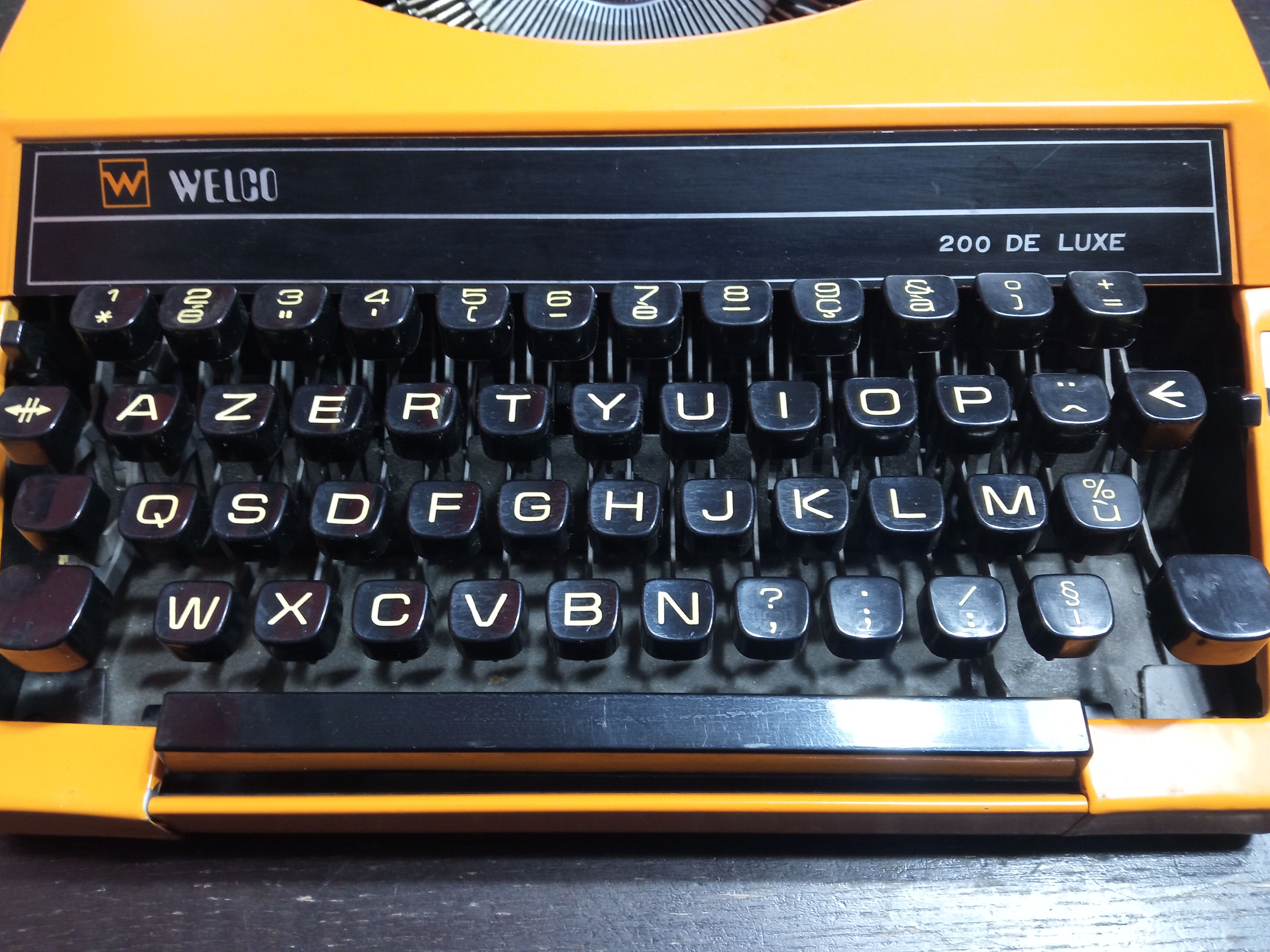 Welco 200 de luxe orange typewriter