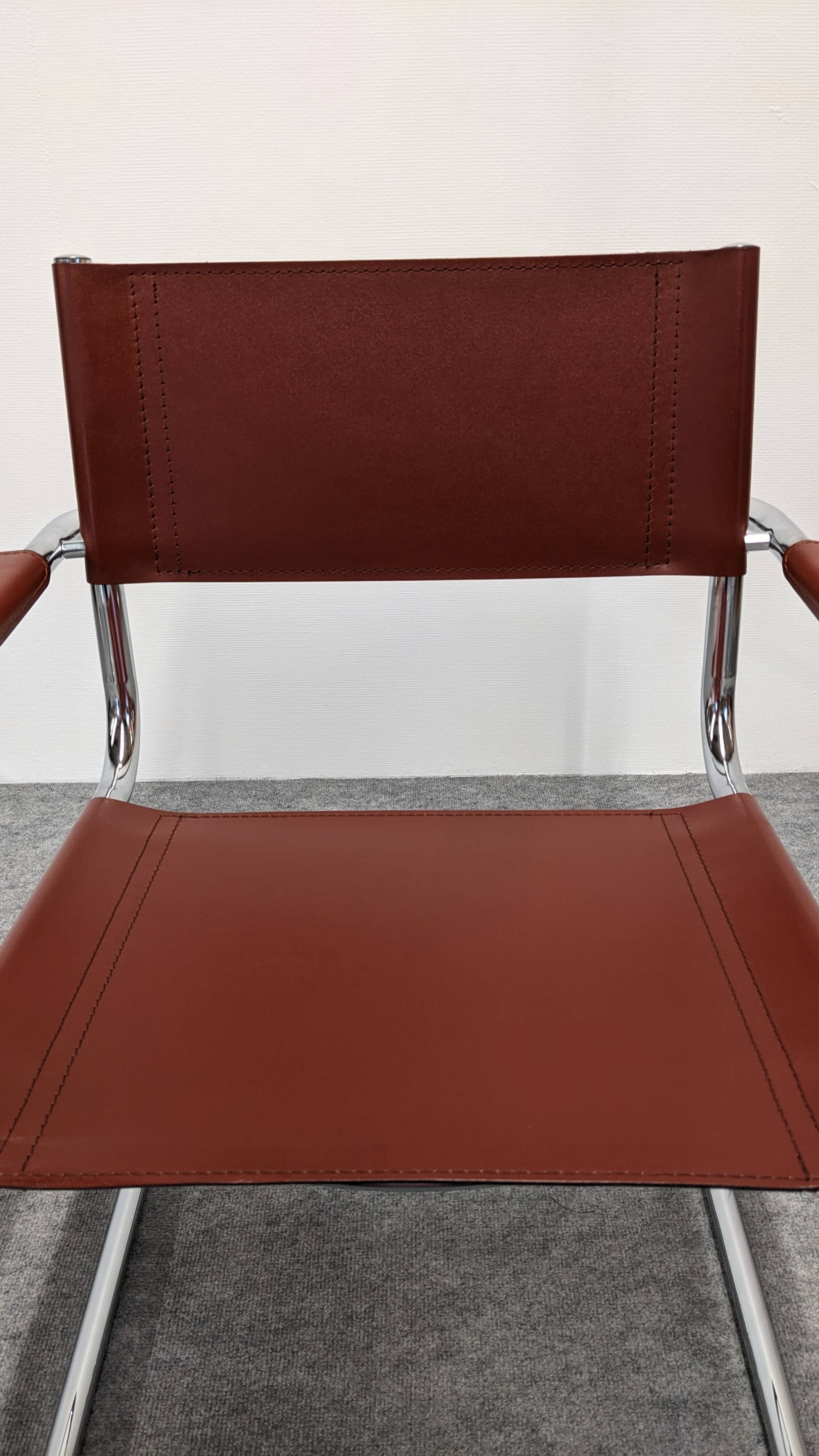 Série de 8 fauteuils cantilever modèle MG5 Made in Italy