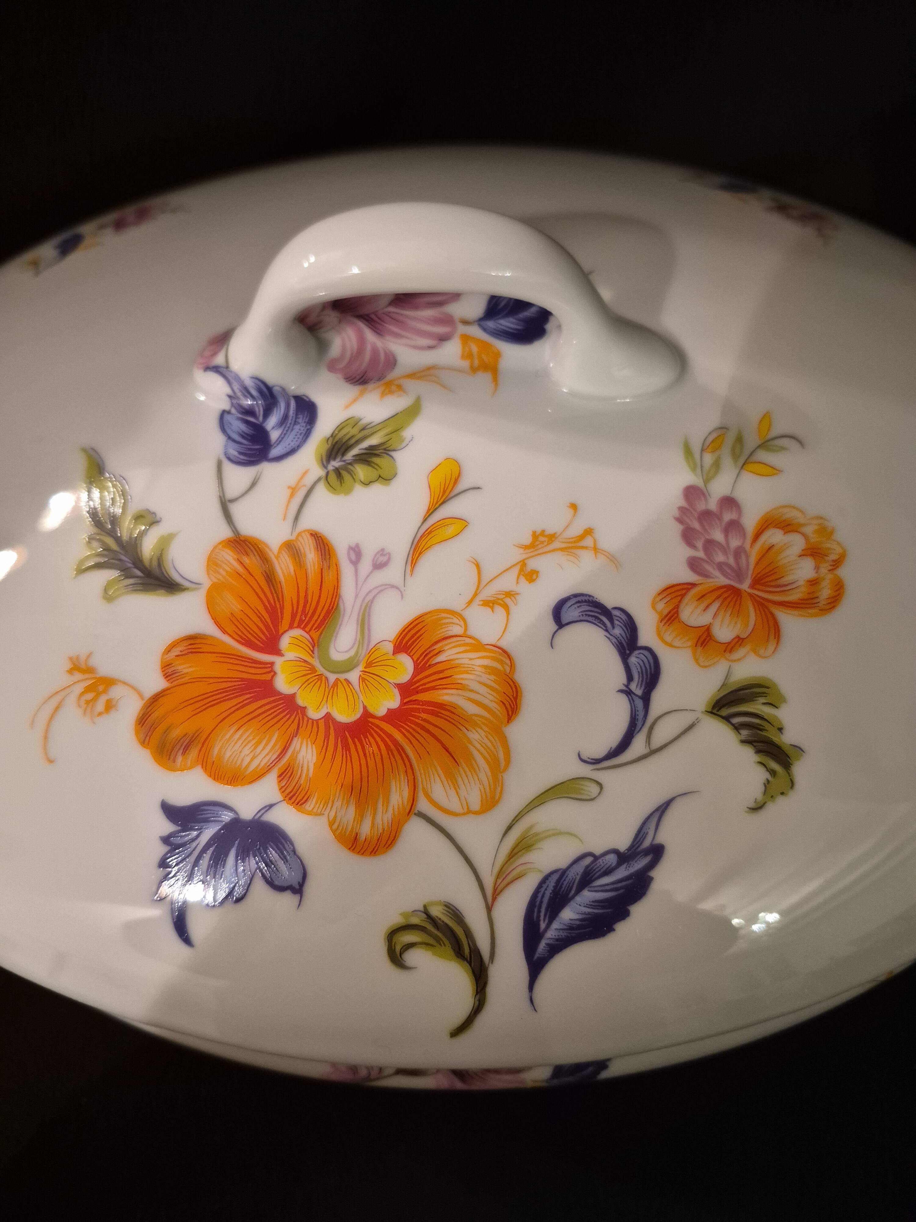 Oval soup tureen in Limoges porcelain, Salmon and Co (A525)