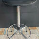 Tabouret vintage tubulaire chromé et simili noir
