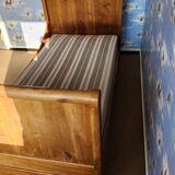 Lit en merisier avec sommier, matelas et literie inclus