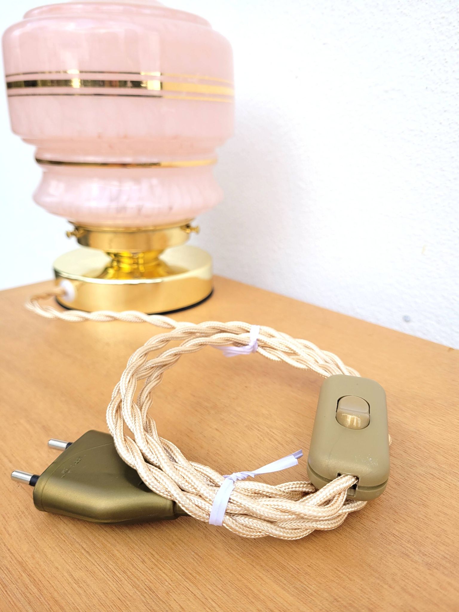 Lampe globe vintage en verre de Clichy rose