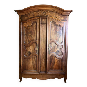 Armoire de château en