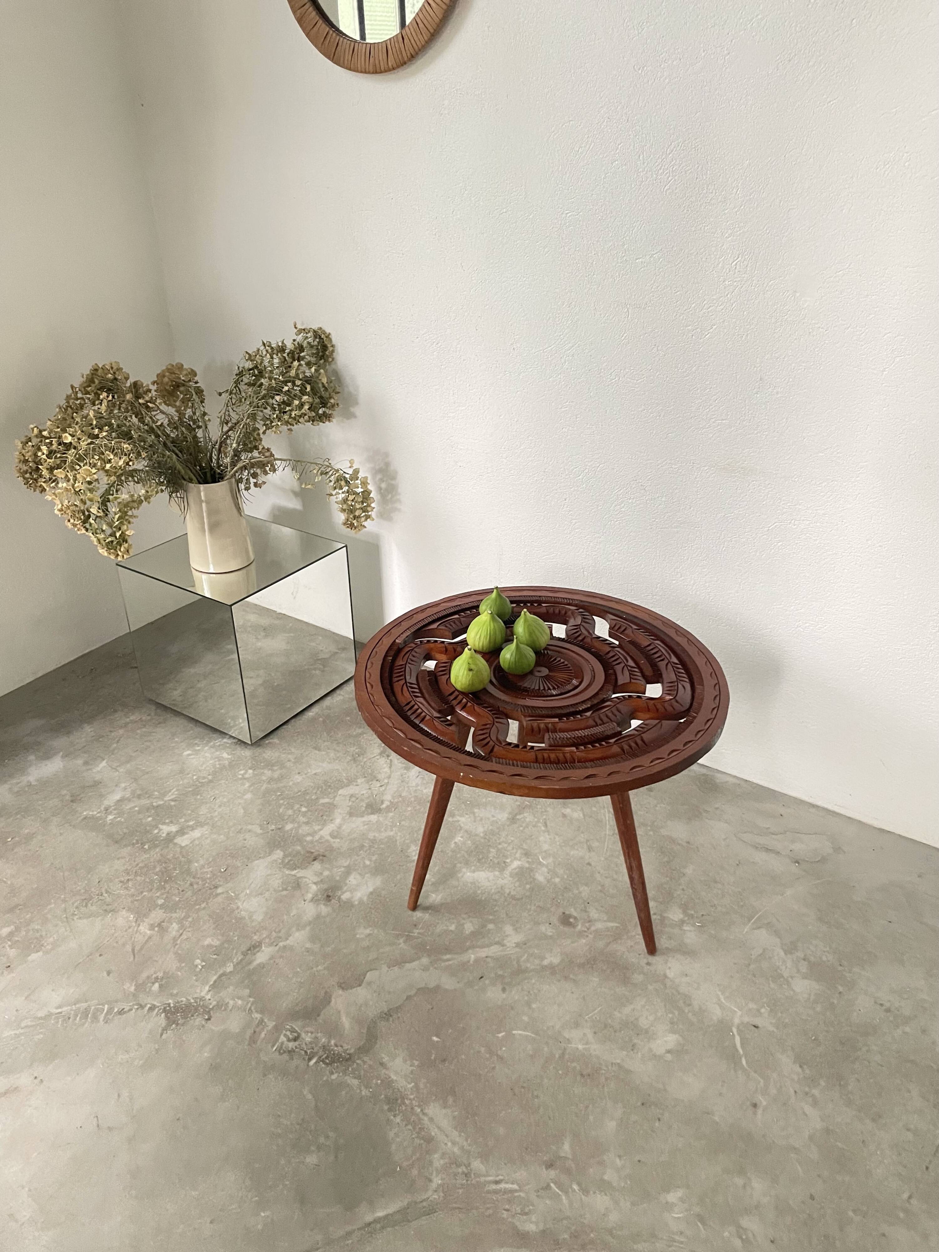 60s tripod coffee table in chiseled wood