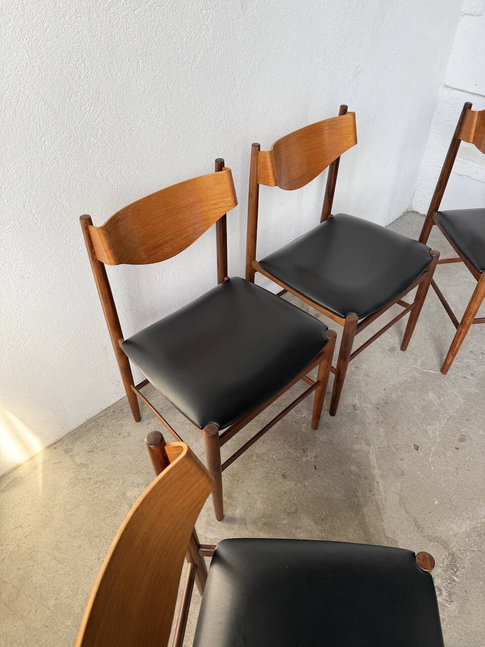 Set of 4 Italian chairs by Gianfranco Frattini.
