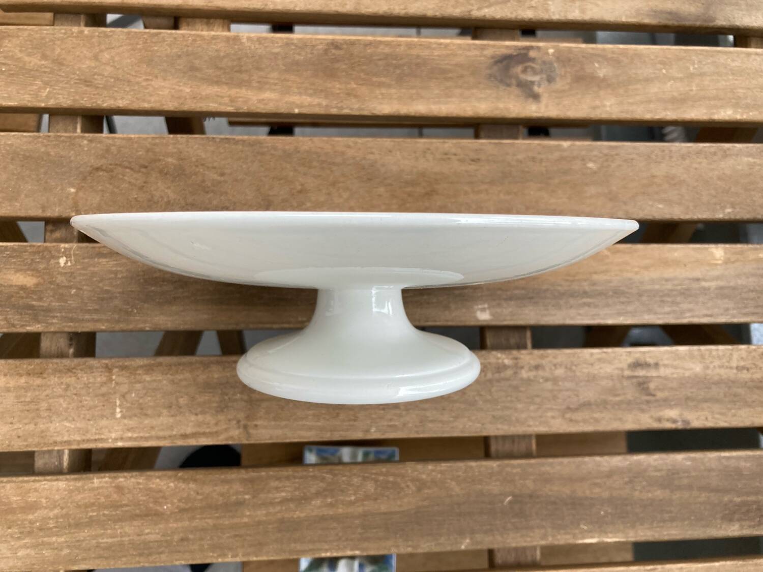 Plate mounted on pedestal Salins France Rouge E. Charbonnier