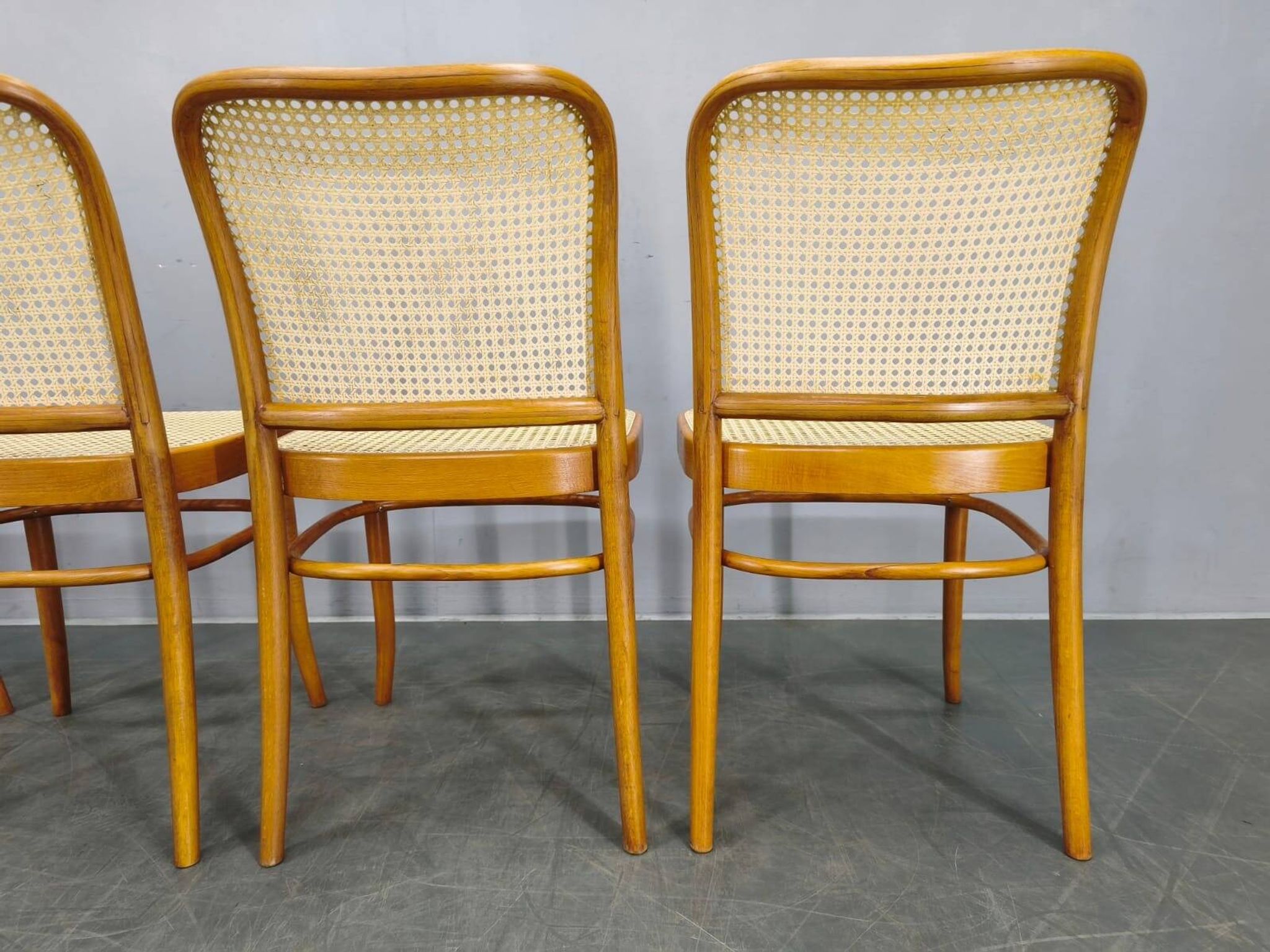 Ensemble de 4 Chaises en Bois Cintré No. 811 après Hoffmann, années 1990