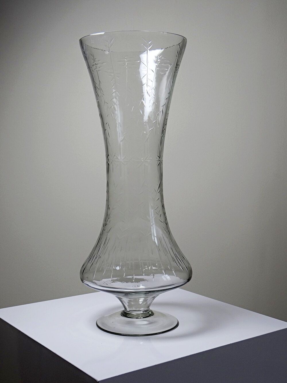 Very large engraved blown glass vase vintage 2000s antique style.