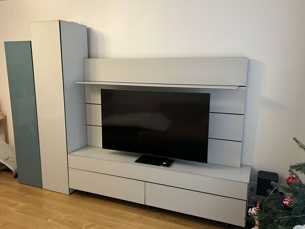 Meuble bas, Lambris et deux colonnes composition Globo de Roche Bobois