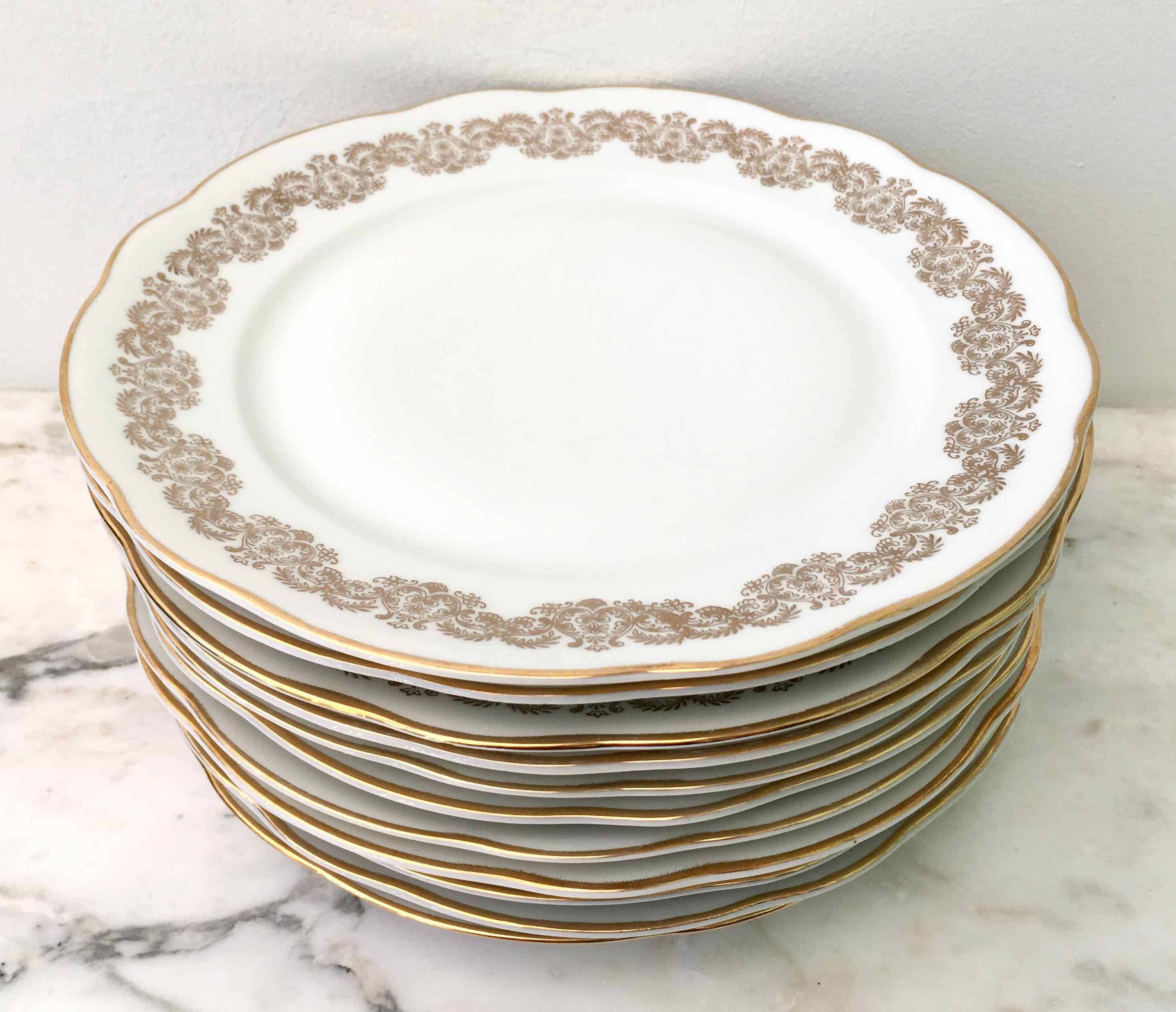 10 assiettes plates blanc et or en porcelaine